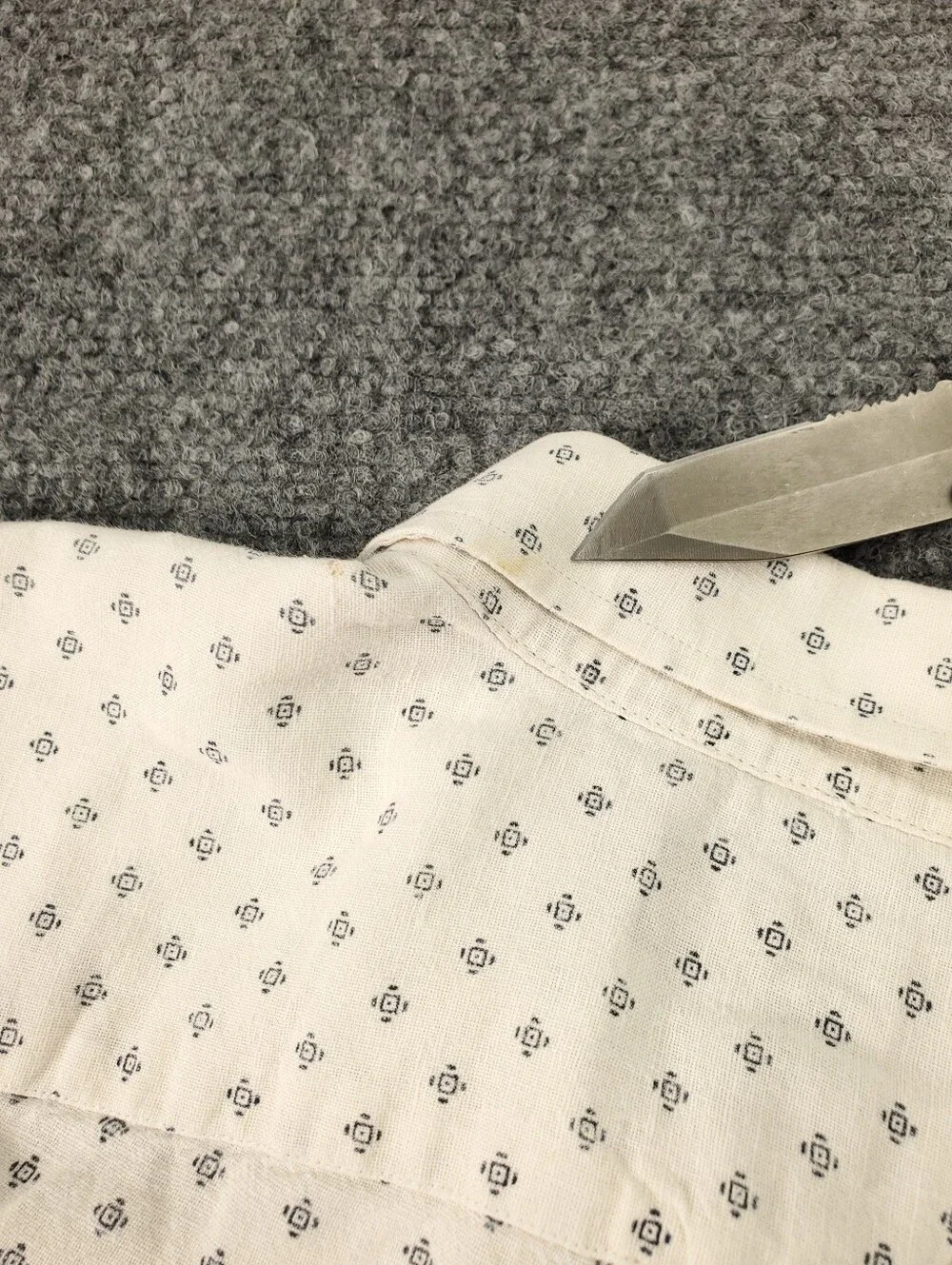 Banana Republic Linen Shirt Medium Long Sleeve Roll Tab Safari Cream Geometric